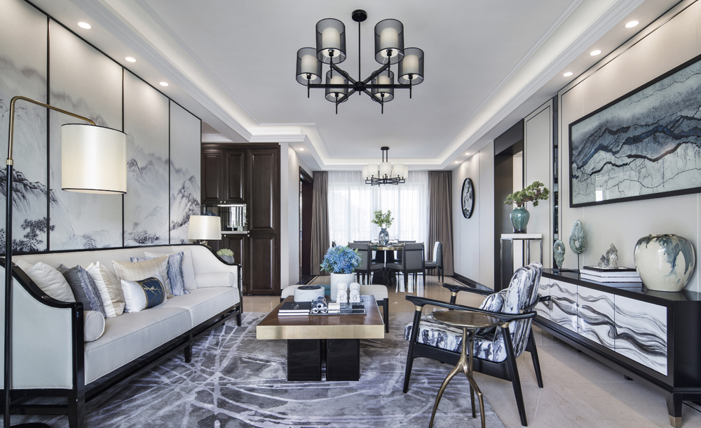 用石膏線裝飾客廳